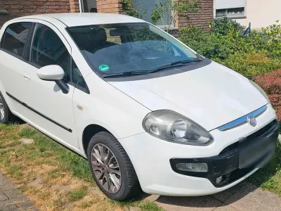 Gebraucht Fiat Grande Punto 69 PS (50 kW) 2011 Weiß Kleinwagen