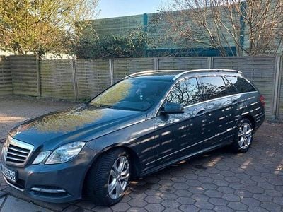 Gebraucht Mercedes E200 Elegance 184 PS (135 kW) 2011 Blau Kombi