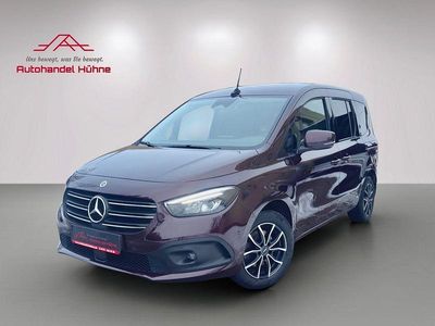 Rot Gebraucht 2022 Mercedes T180 Edition Van / Kleinbus | 24.924 € (Fairer Preis)