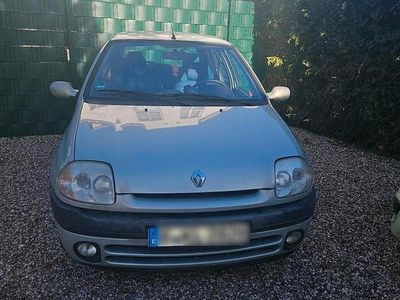 Gebraucht Renault Clio II 58 PS (42 kW) 2000 Silber Kleinwagen