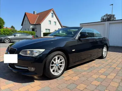 Gebraucht BMW 318 Cabriolet 143 PS (105 kW) 2011 Schwarz Cabrio