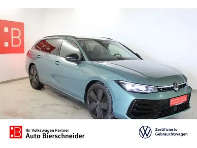 Gebraucht VW Passat R-line 193 PS (141 kW) 2025 Gruen Kombi