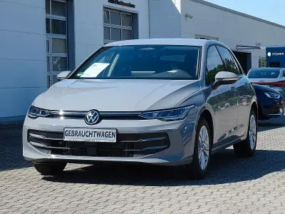 Gebraucht VW Golf VIII Life 116 PS (85 kW) 2025 Grau Limousine