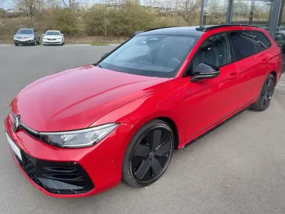 Gebraucht VW Passat R-line 193 PS (141 kW) 2024 Rot Kombi