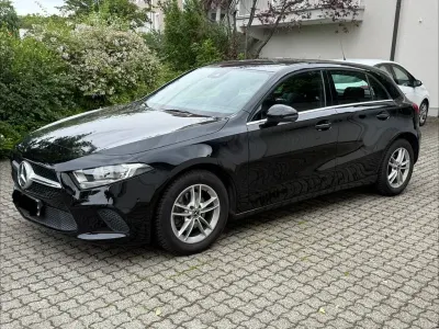 Gebraucht Mercedes A180 116 PS (85 kW) 2020 Schwarz Limousine