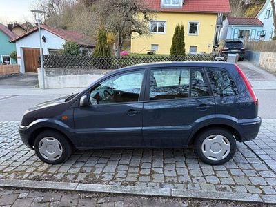 Gebraucht Ford Fusion 80 PS (58 kW) 2011 Grau Kleinwagen