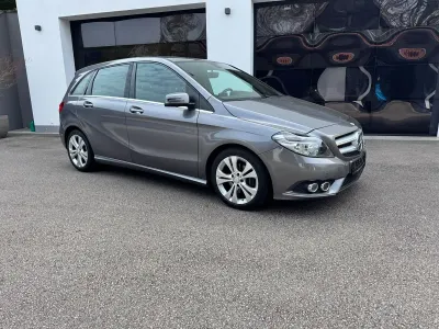 Gebraucht Mercedes B180 122 PS (89 kW) 2014 Grau Kleinwagen