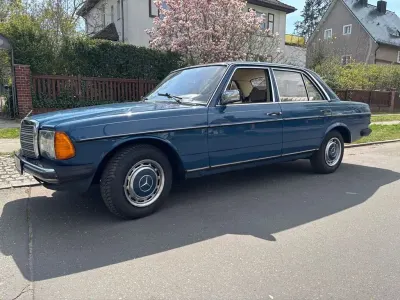 Gebraucht Mercedes 200 60 PS (44 kW) 1981 Blau Limousine