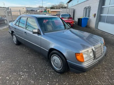 Usata Mercedes E230 132 CV (97 kW) 1991 Grigio Berlina