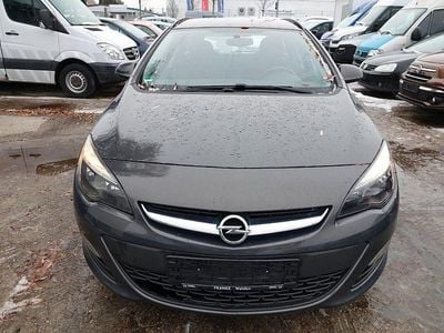 Grau Gebraucht 2015 Opel Astra Edition Kombi | 3.350 €