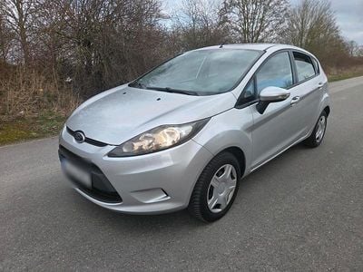 Gebraucht Ford Fiesta 70 PS (51 kW) 2011 Silber Kleinwagen