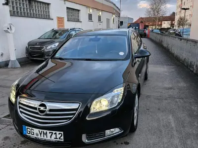 Gebraucht Opel Insignia Sport 160 PS (117 kW) 2013 Schwarz Kombi