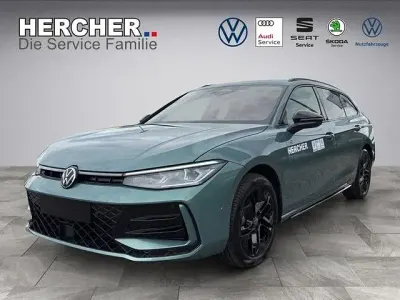 Gebraucht VW Passat Style 150 PS (110 kW) 2025 Grün Kombi