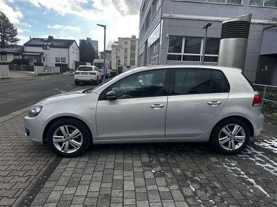 Gebraucht VW Golf VII Match 105 PS (77 kW) 2012 Silber Limousine