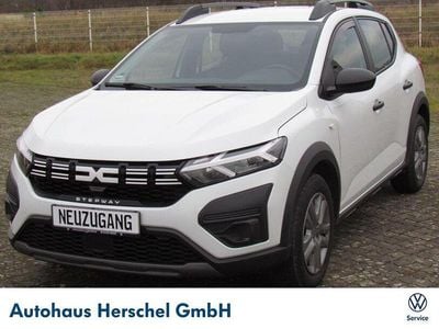 Weiß Gebraucht 2023 Dacia Sandero Stepway Limousine | 12.850 € (Guter Preis)