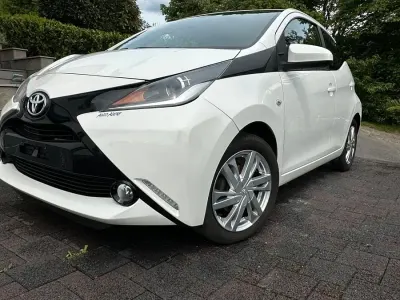 Gebraucht Toyota Aygo 69 PS (50 kW) 2017 Weiß Kleinwagen
