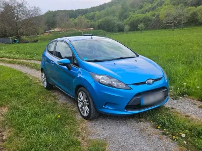 Gebraucht Ford Fiesta 60 PS (44 kW) 2010 Blau Kleinwagen