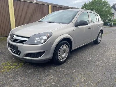 Gebraucht Opel Astra 90 PS (66 kW) 2009 Gold Limousine