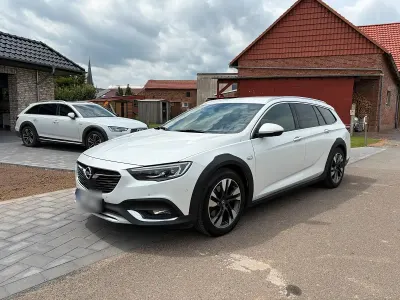 Gebraucht Opel Insignia Country Tourer 209 PS (153 kW) 2019 Weiß Kombi