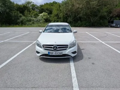Gebraucht Mercedes A180 122 PS (89 kW) 2013 Weiß Limousine