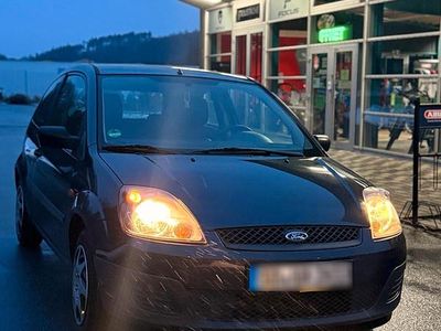Gebraucht Ford Fiesta 63 PS (46 kW) 2006 Grau Kleinwagen