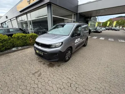 Neu Opel Combo-e Life 100 kW (136 PS) 2026 Kontrast grau Van / Kleinbus