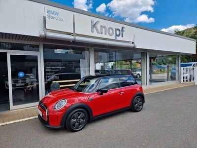 Gebraucht Mini Cooper Essential 136 PS (100 kW) 2022 Rot Kleinwagen