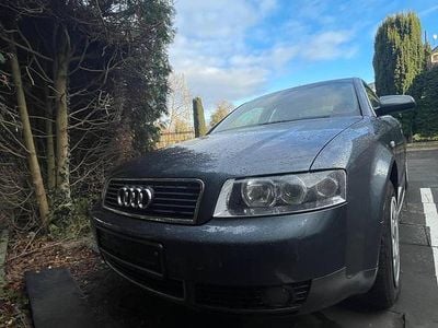 Grau Gebraucht 2001 Audi A4 Limousine | 1.500 € (Guter Preis)
