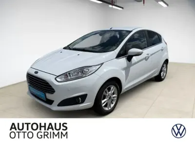Gebraucht Ford Fiesta Titanium 101 PS (74 kW) 2017 Frostweiß Kleinwagen