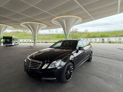 Gebraucht Mercedes E220 170 PS (125 kW) 2011 Schwarz Limousine