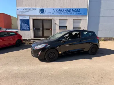 Gebraucht Ford Fiesta Cool & Connect 71 PS (52 kW) 2018 Schwarz Kleinwagen