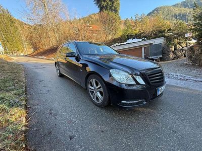 Schwarz Gebraucht 2012 Mercedes 200 Limousine | 8.800 €