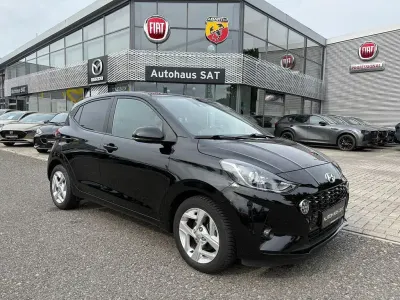 Gebraucht Hyundai i10 GO! 67 PS (49 kW) 2023 Schwarz Kleinwagen