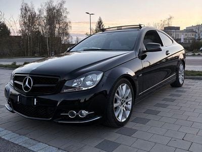 Second-hand Mercedes C250 204 CP (150 kW) 2012 Negru