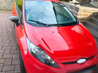 Gebraucht Ford Fiesta 60 PS (44 kW) 2011 Rot Kleinwagen