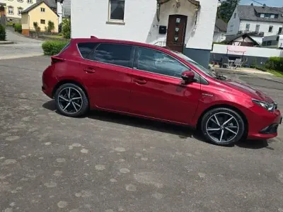 Gebraucht Toyota Auris Edition-S 136 PS (100 kW) 2017 Rot Limousine