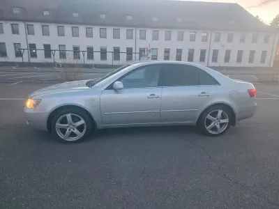 Gebraucht Hyundai Sonata 162 PS (119 kW) 2009 Grau Limousine