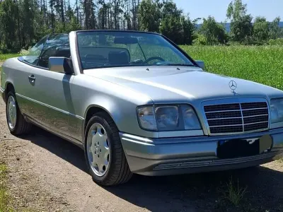Gebraucht Mercedes 220 150 PS (110 kW) 1994 Silber Cabrio