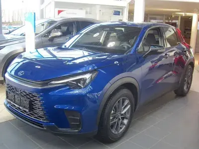 Neu Lexus LBX 136 PS (100 kW) 2025 Blau SUV