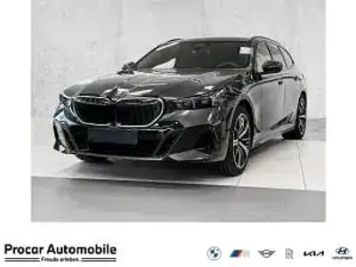 Neu BMW 520 M Sport 197 PS (144 kW) 2026 Grau (sophistograu brillanteffekt metallic) Kombi