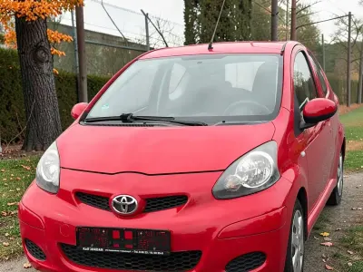 Używany Toyota Aygo 68 KM (50 kW) 2010 Czerwony Hatchback
