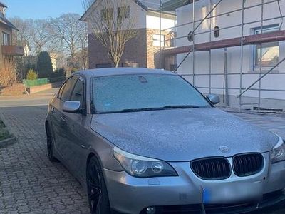 Gebraucht BMW 530 218 PS (160 kW) 2005 Silber Limousine