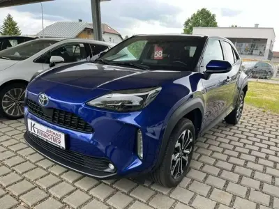 Gebraucht Toyota Yaris Cross Connect Style 116 PS (85 kW) 2022 Nachtblau met. SUV