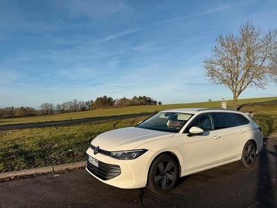 Second-hand VW Passat 150 CP (110 kW) 2025 Alb Break