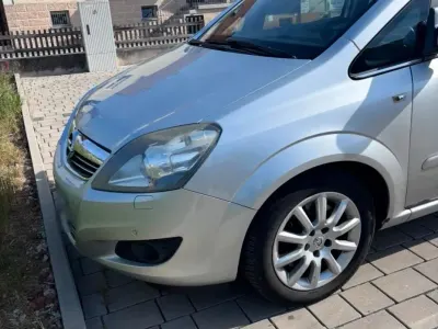 Gebraucht Opel Zafira 110 PS (80 kW) 2009 Silber Van / Kleinbus