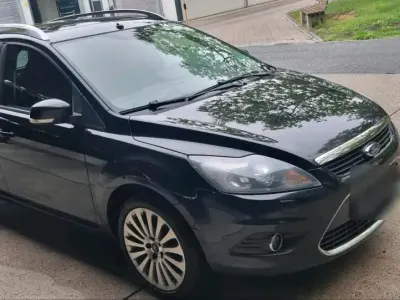 Usata Ford Focus 110 CV (80 kW) 2010 Nero Station wagon