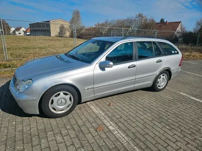 Gebraucht Mercedes 220 140 PS (102 kW) 2003 Silber Kombi