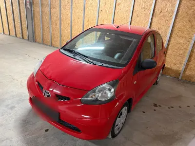 Gebraucht Toyota Aygo 69 PS (50 kW) 2009 Rot Kleinwagen