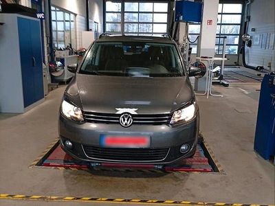 Gebraucht VW Touran 105 PS (77 kW) 2014 Grau Van / Kleinbus