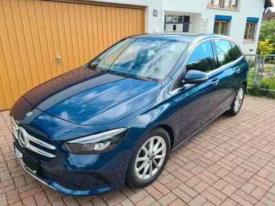 Gebraucht Mercedes B220 Progressive 190 PS (139 kW) 2020 Blau Van / Kleinbus